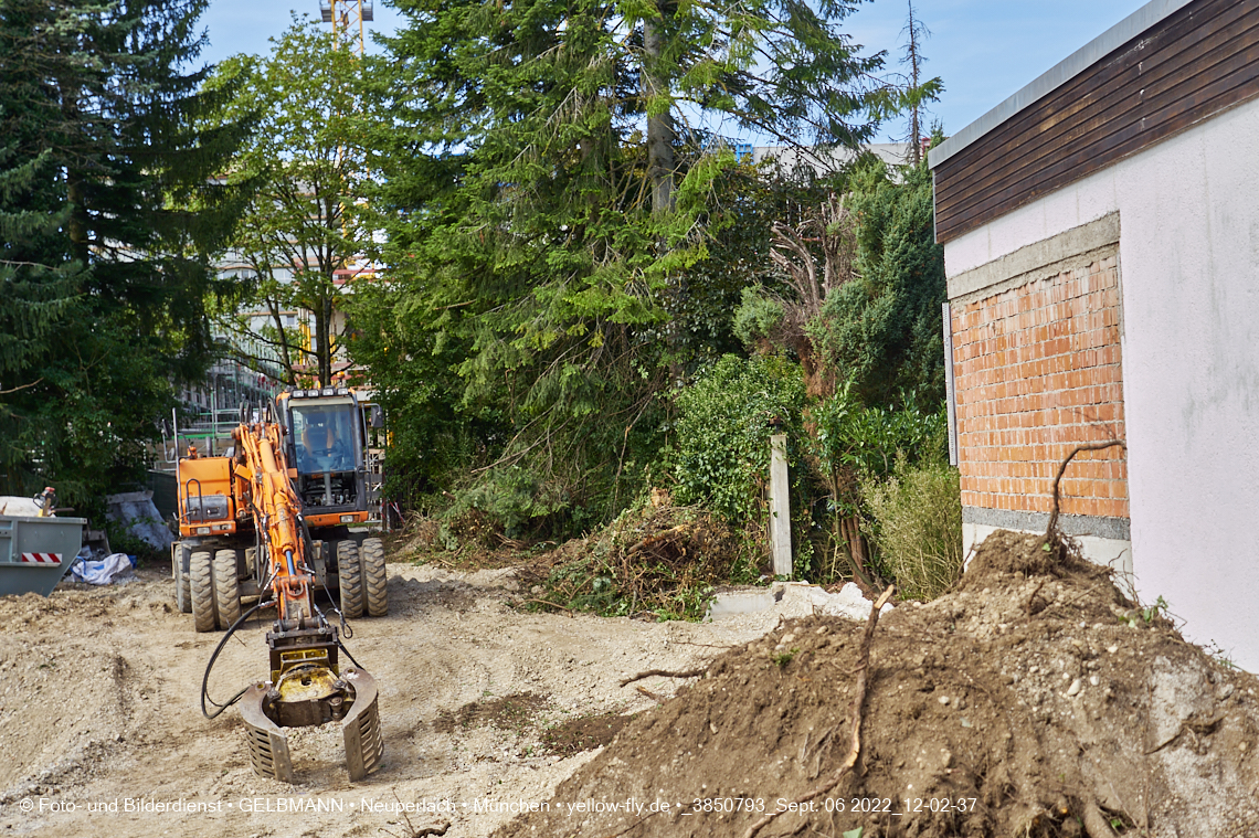 06.09.2022 - Baustelle an der Niederalmstraße 16 und Hugo-Lang-Bogen 13 in Neuperlach-Trudering